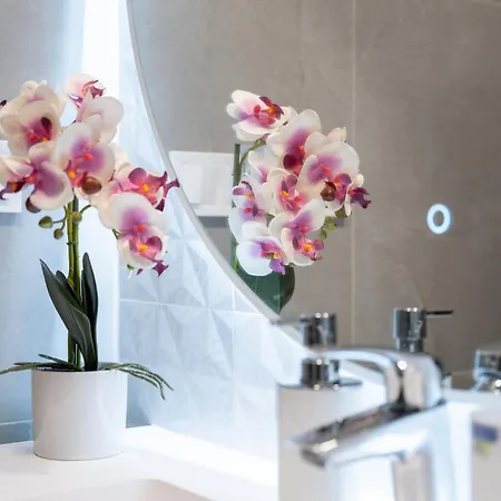 Chloe'S Luxury Apartment & Ev Charger & Free Private Parking Budapest Exterior photo